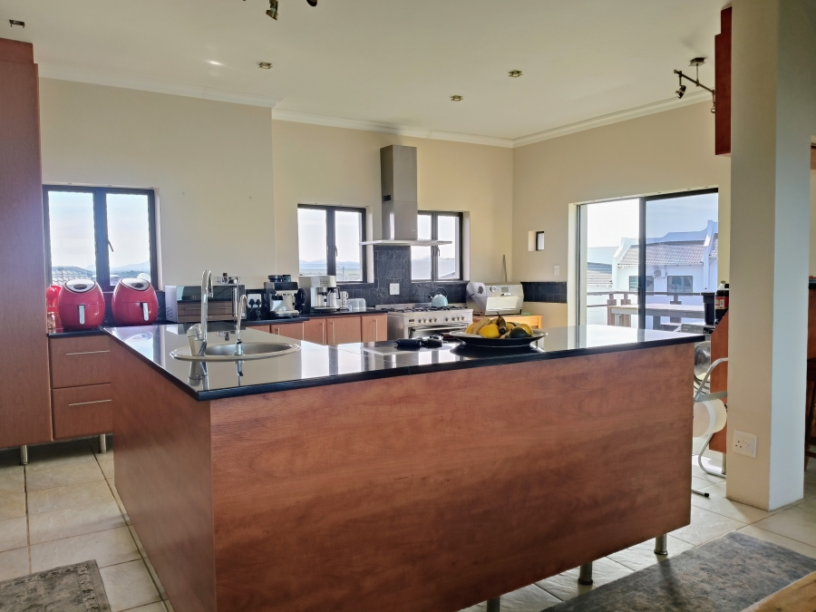 6 Bedroom Property for Sale in Paradise Beach Eastern Cape